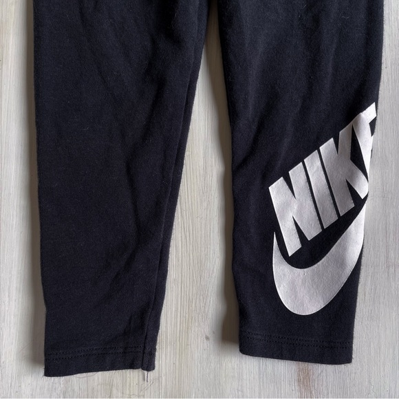 Nike swoosh leggings (size 2T) - Picture 3 of 7